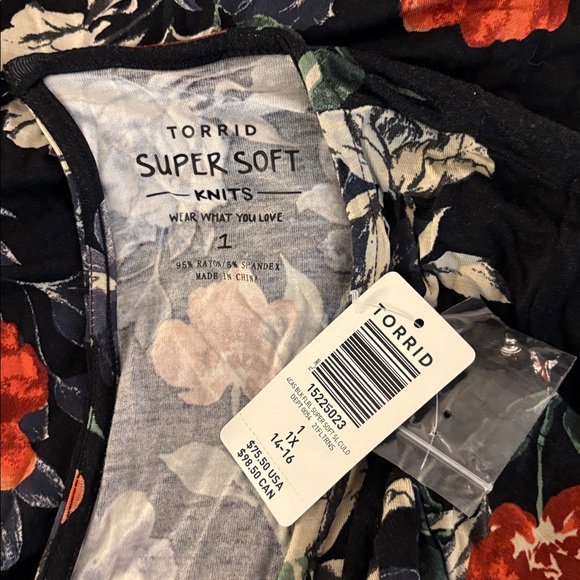 Torrid Culotte Jumpsuit in Super Soft Floral Black SZ 1X NWT - Picture 5 of 8